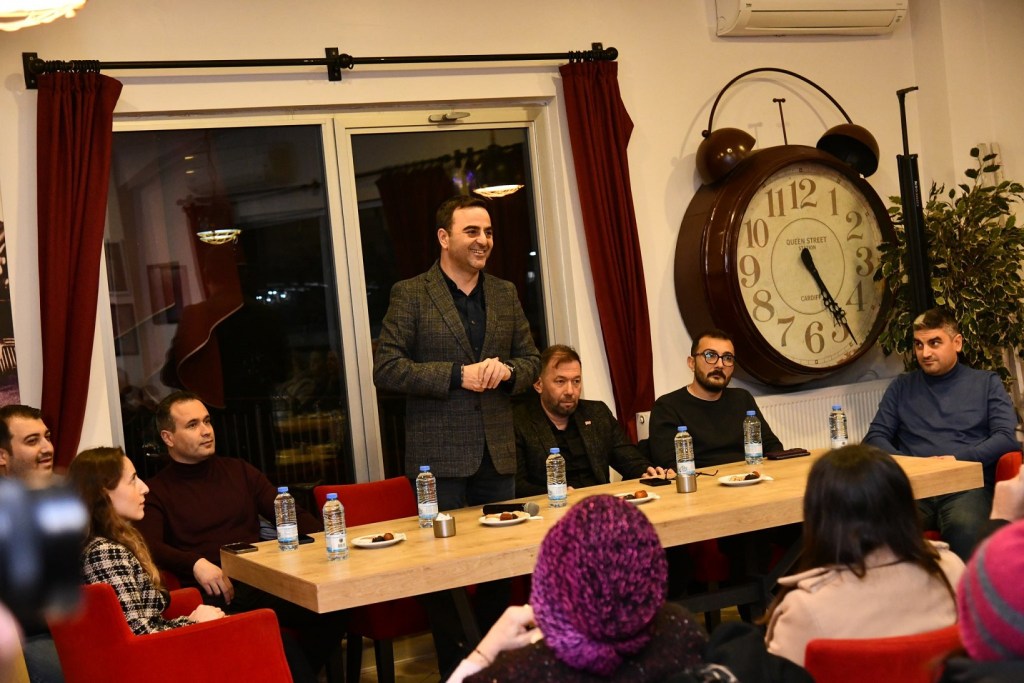 Başkan Özlü, Başiskele’de Gönülleri Fethediyor!