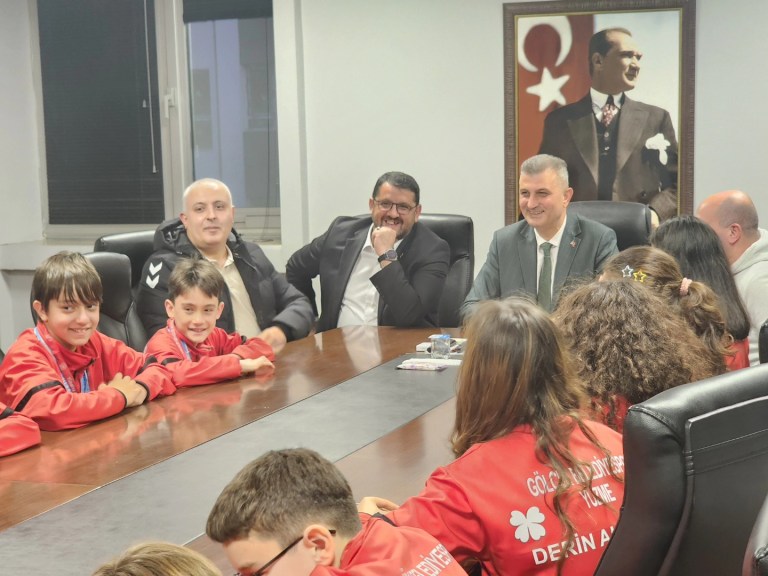 Gölcük’te Yüzücülerden Büyük Başarı!