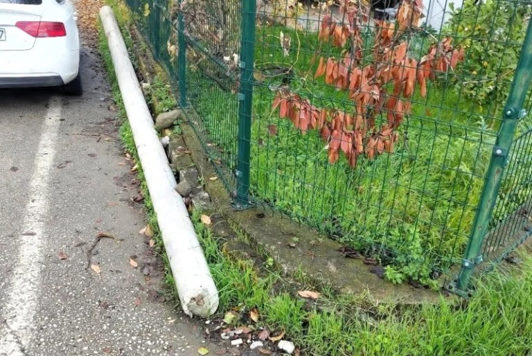 Kartepe’de Eski Direk Yıllardır Yerde Duruyor!