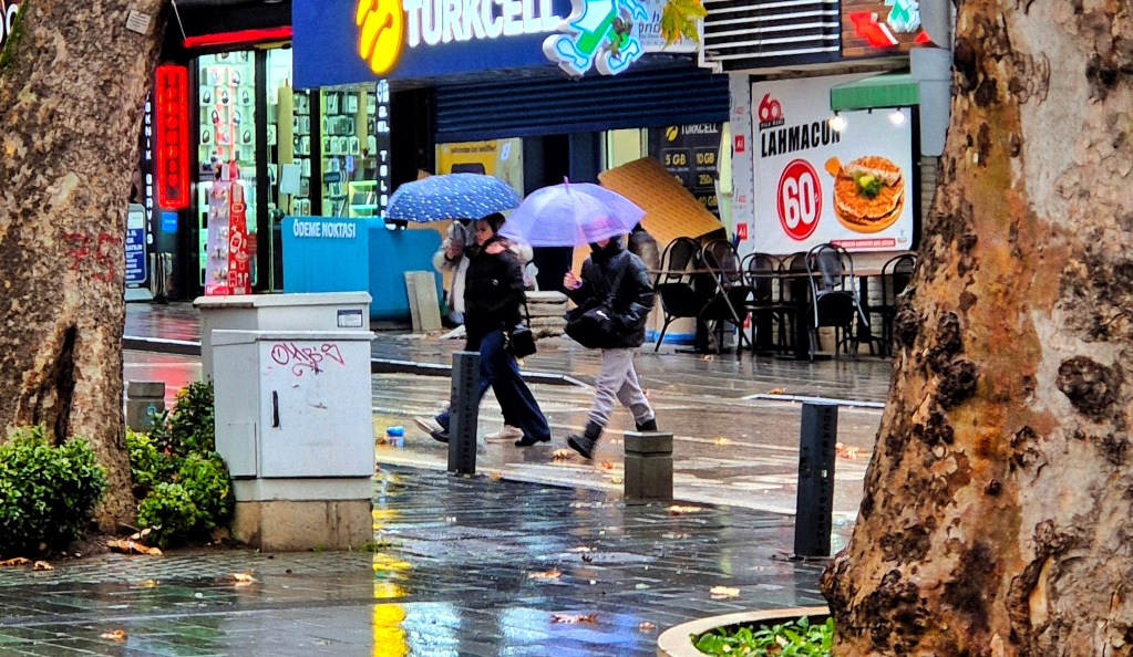 İzmit’te Soğuk ve Yağışlı Hava Etkili!