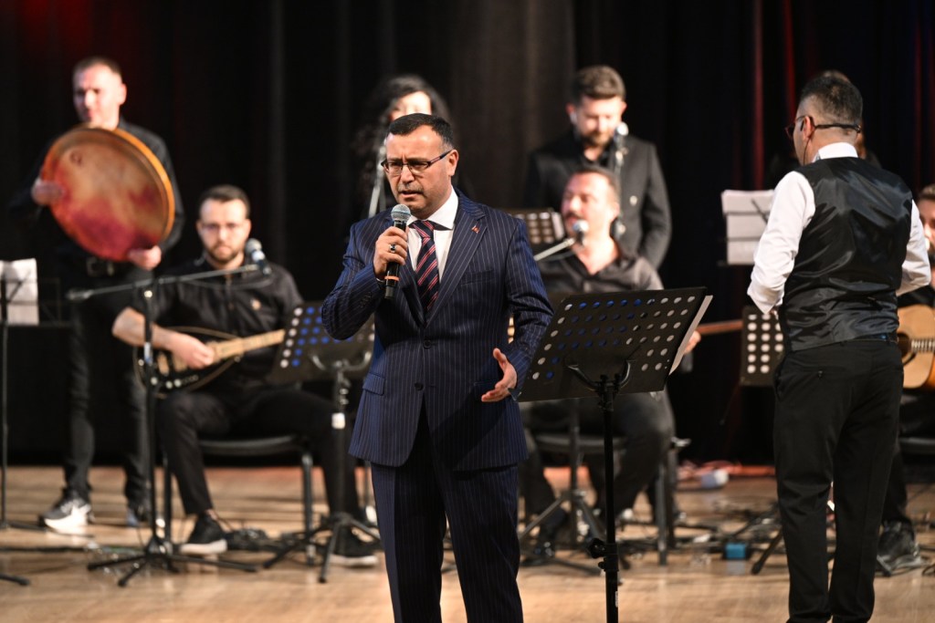 Kocaeli Eski Başsavcısı Kayseri’de Sahne Aldı!