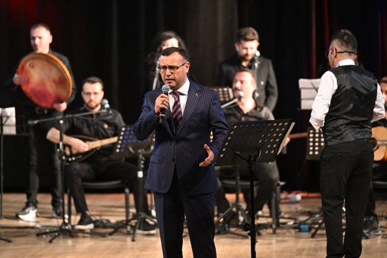 Kocaeli Eski Başsavcısı Kayseri’de Sahne Aldı!