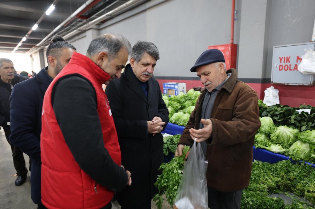 Derince’de CHP Milletvekili Kanko’dan Pazar Ziyareti!