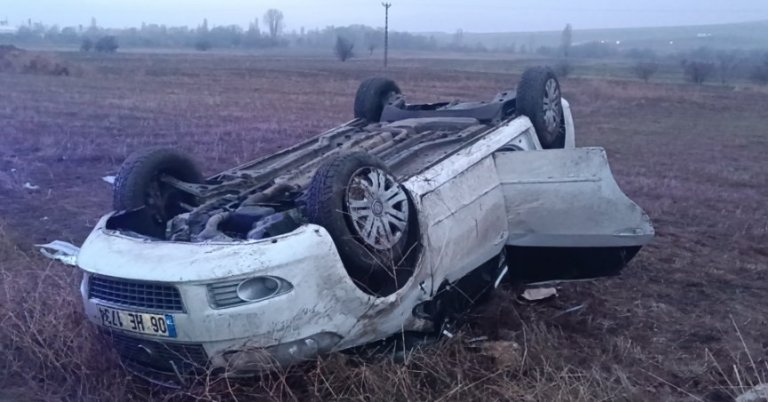 Otomobil takla atıp boş araziye savruldu; 1 ölü, 4 yaralı