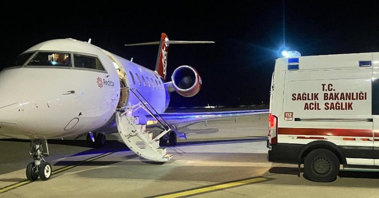 2 bebek, ambulans uçak ile İstanbul’a sevk edildi