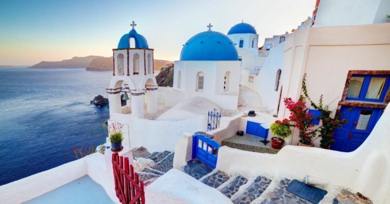 Santorini Adası’ndaki sismik hareketlilik nedeniyle eğitime ara verildi