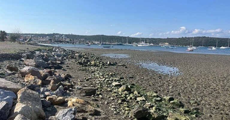 İzmir’de deniz çekilmesi devam ediyor