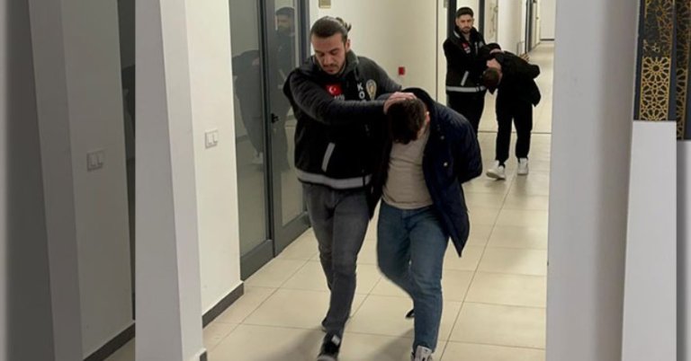 Kendilerini polis olarak tanıtıp 1 milyon TL dolandırdılar
