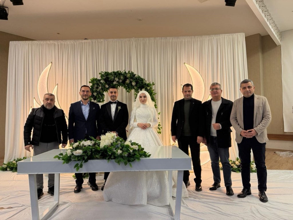 Körfez’de Mutlu Gün: AK Parti Düğünde!
