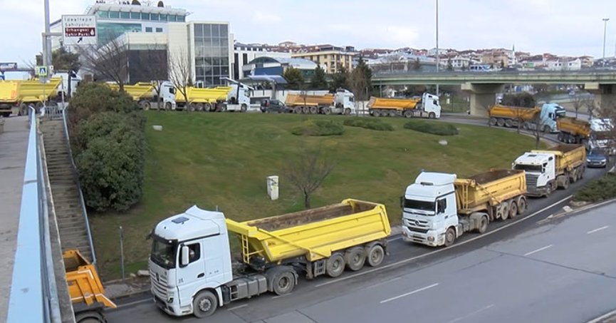 Hafriyat kamyon şoförleri D-100’de eylem yaptı