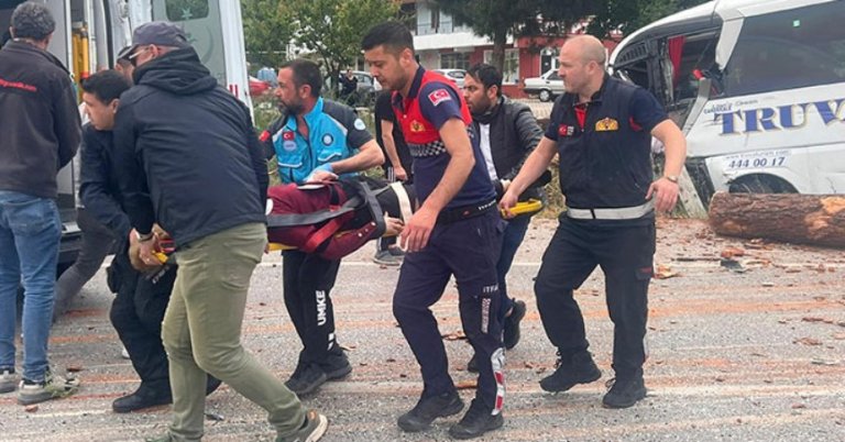 Zincirleme kaza; 6 ölü, çok sayıda yaralı var