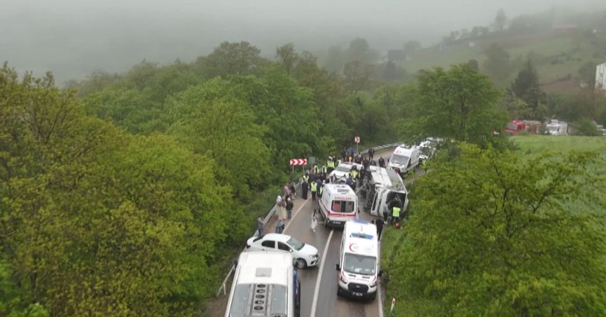 Öğrencilerini taşıyan otobüs devrildi; 18 yaralı