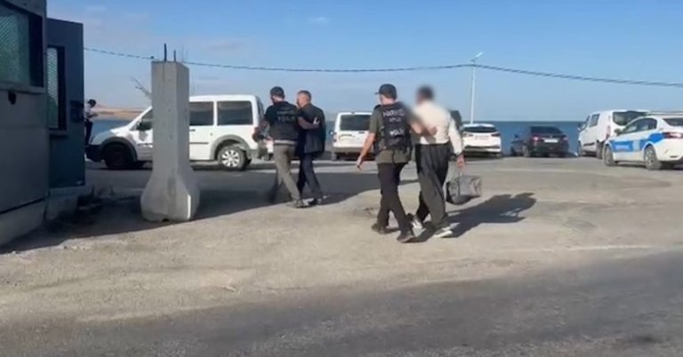 Midelerinden 1 kilo uyuşturucu çıktı