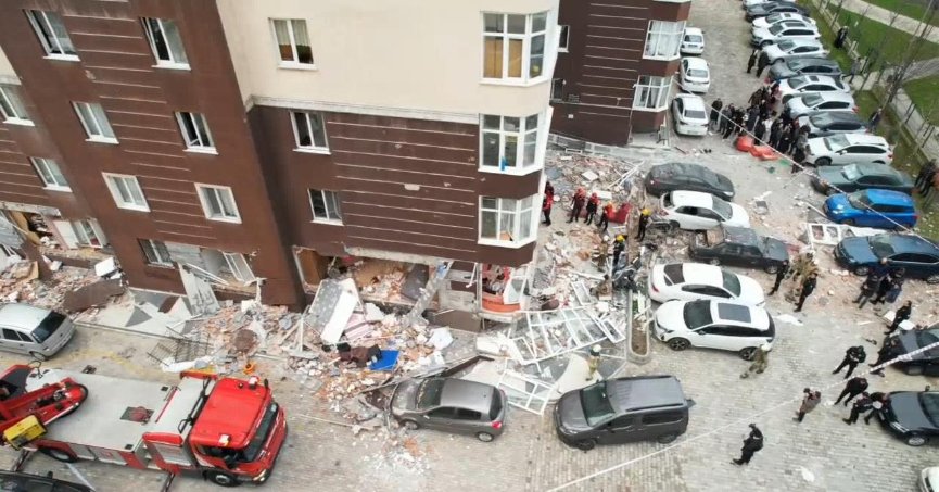 14 katlı binada korkutan patlama: 1 ölü 3 yaralı