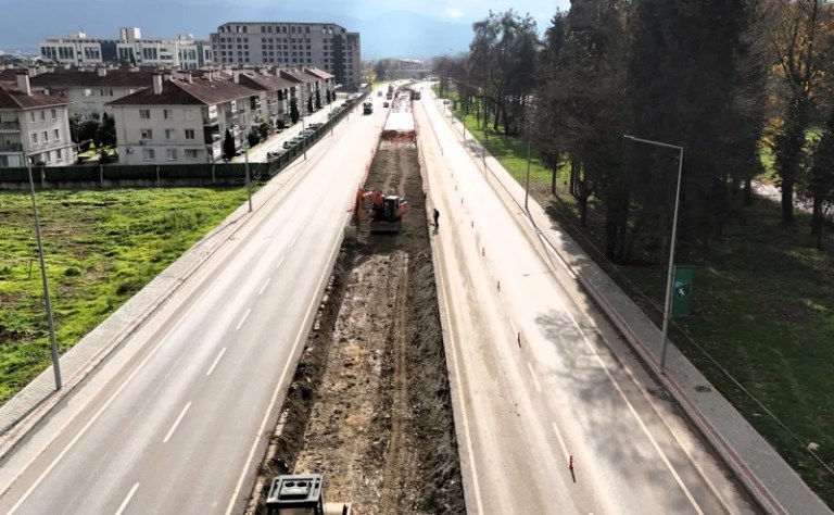 Kartepe’de Tramvay Hattı İçin İlk Raylar Döşendi!
