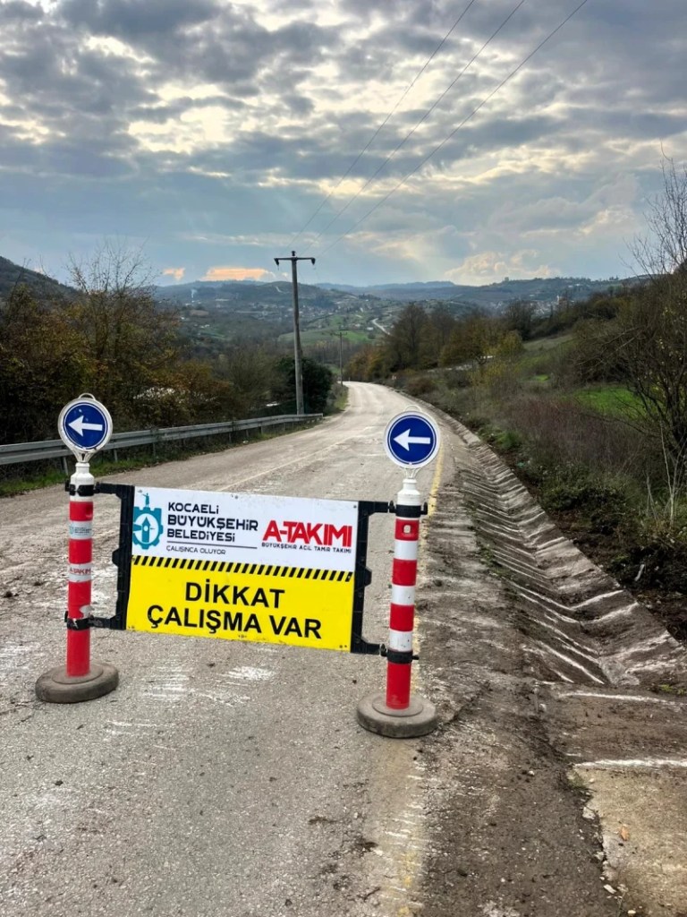 Kocaeli’de V kanal temizliğiyle yollar korunuyor!