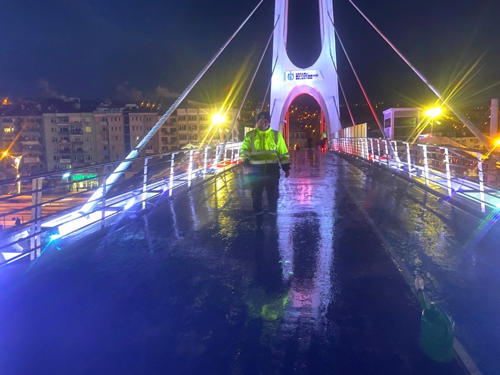 Kocaeli’de Üst Geçitlerde Buzlanma Önlemi!