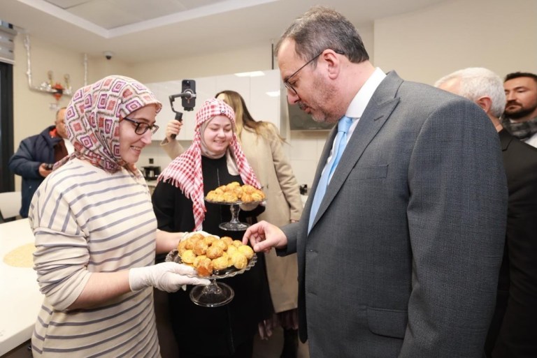 Kocaeli’de Gonca Merkezi’ne TBMM’den Övgü!
