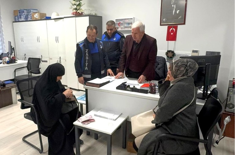 Kartepe’de Zabıta Ekiplerinden Örnek Davranış!
