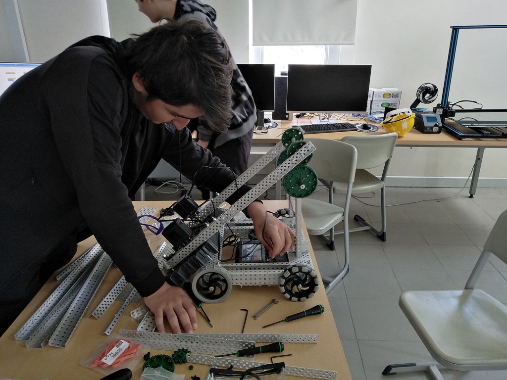 Darıca’da VEX Robot Yarışması Heyecanı!
