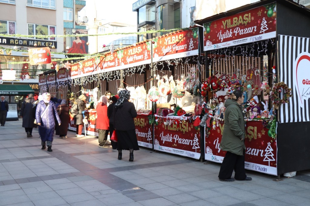 İzmit’te Yılbaşı İyilik Pazarı Başladı!