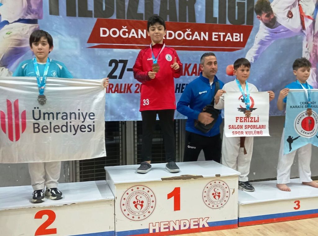 Körfezli Karateciler Madalyaları Topladı!