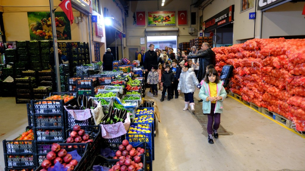 Minikler, Yerli Malını Halde Öğrendi!