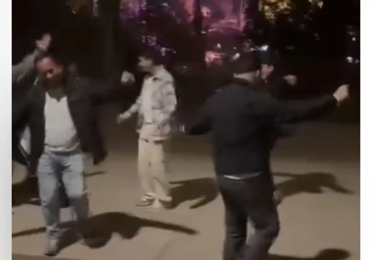 Kocaelili Öğrenciler Paris’te Eyfel Altında Erik Dalı Oynadı!