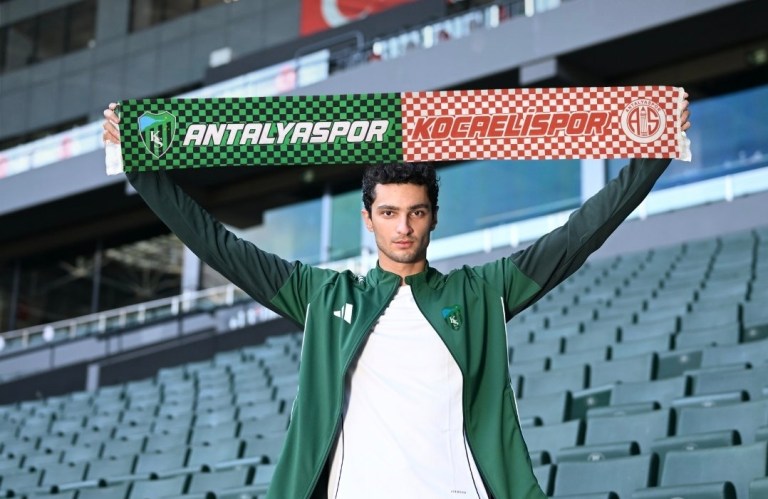Kocaelispor–Antalyaspor Maçı Öncesi Kardeşlik Atkısı!