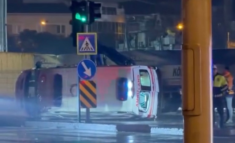 Kocaeli’de Ambulans Devrildi!