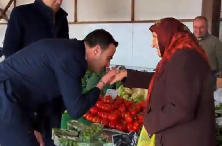 Başkan Özlü’den Başiskele’de Pazar Ziyareti!