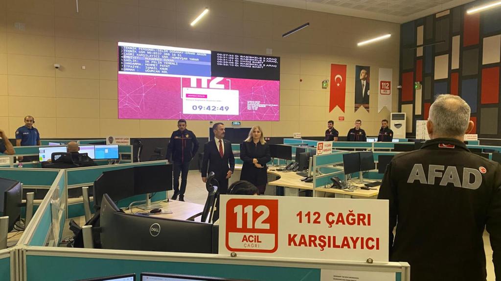 Vali Aktaş, 112 Acil Çağrı Merkezi’nde!