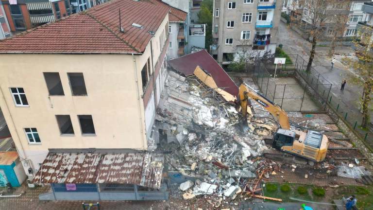 Körfez’de Riskli Bina Yıkıldı!