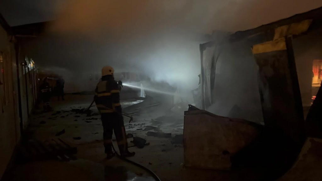 Hatay'da Yangın: 6 Konteyner Kullanılamaz Hale Geldi