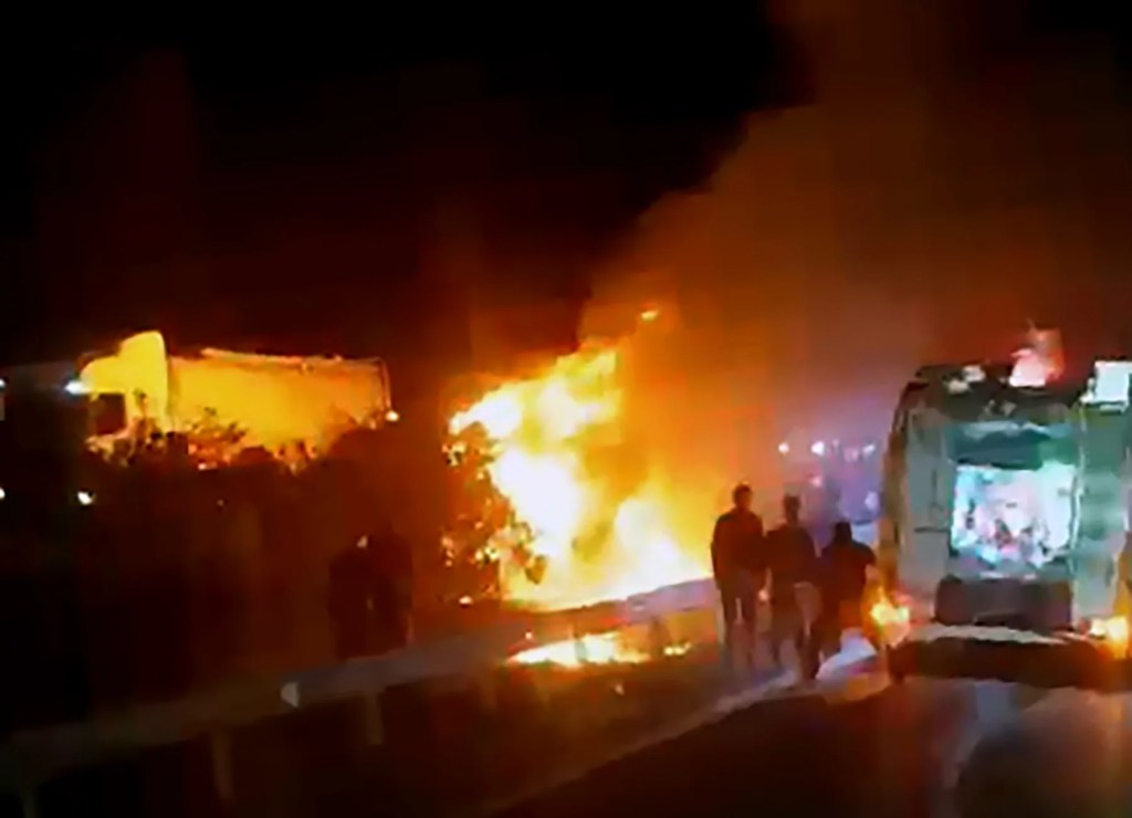Otoyolda Yanan TIR'da İki Kişi Hayatını Kaybetti