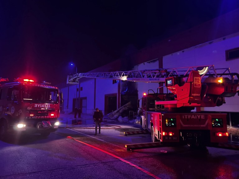 Kayseri'de Mobilya Atölyesinde Yangın Söndürüldü