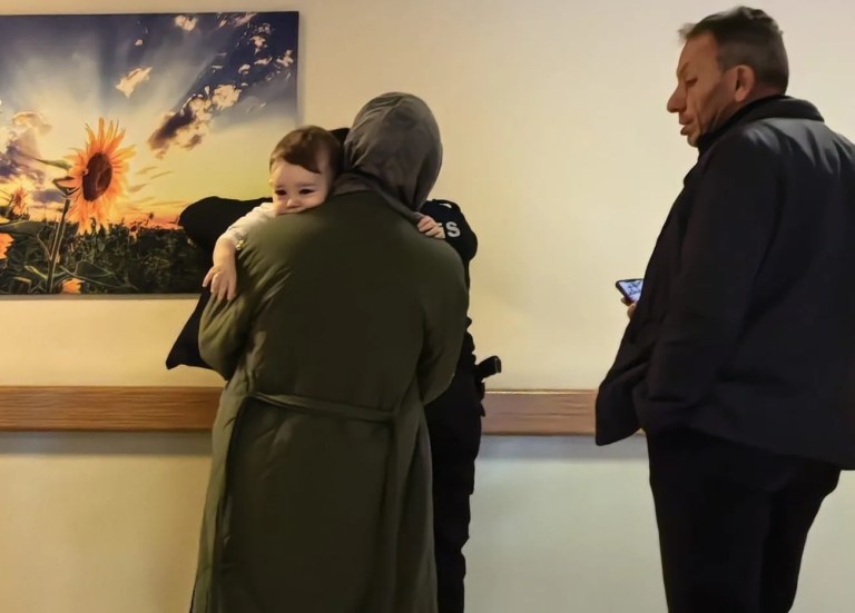 Bursa'da Bebek Fıstık Yutunca Hastaneye Kaldırıldı