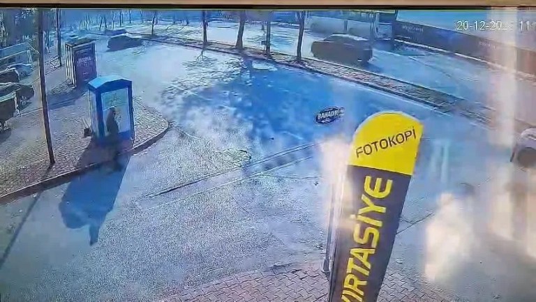 Konya'da Ağaca Çarpan Araçta 14 Yaşındaki Çocuk Hayatını Kaybetti
