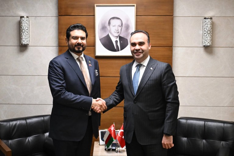 Bakan Kacır Ummanlı Mevkidaşıyla İş Birliğini Görüştü