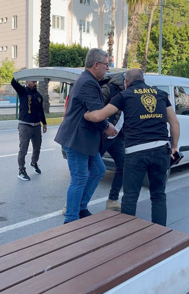 Antalya'da İş Yerinde Cinayet: İki Kişi Hayatını Kaybetti