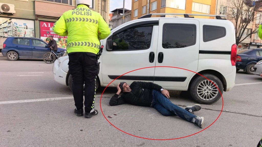 Muayene Sonrası Kazada Yaralanan Adam Aynı Hastaneye Kaldırıldı