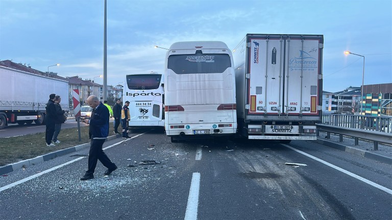 Kütahya'da Zincirleme Kaza: 3 Yaralı