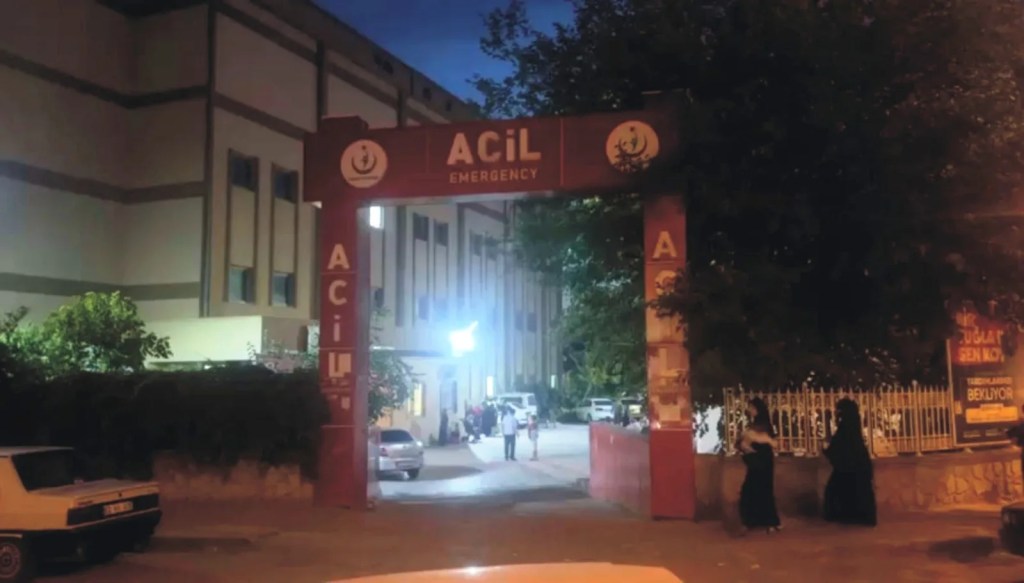 Kahta'da Eşini Sokak Ortasında Bıçaklayarak Öldürdü