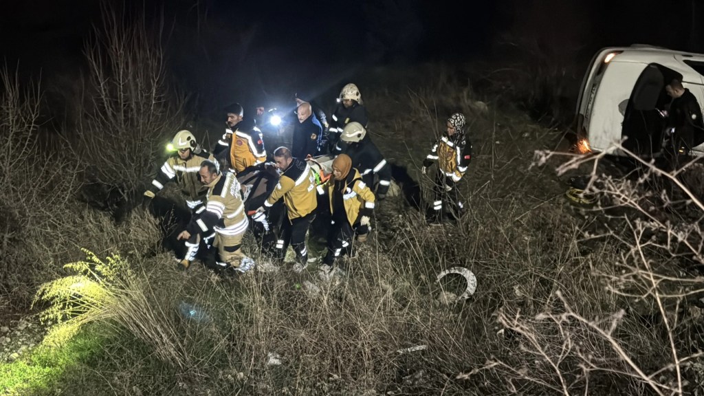 Kütahya'da Otomobil Şarampole Devrildi: 1 Yaralı