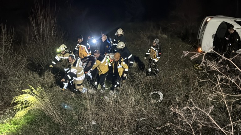 Kütahya'da Otomobil Şarampole Devrildi: 1 Yaralı