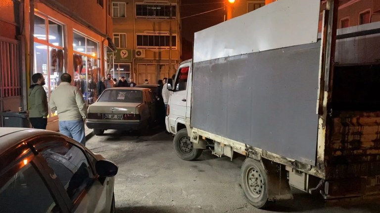 Bursa'da Alkollü Sürücü Üç Araca Çarpıp Kaçtı