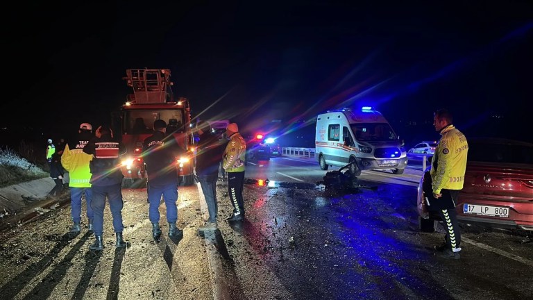Çanakkale'de Trafik Kazası: 5 Kişi Hayatını Kaybetti