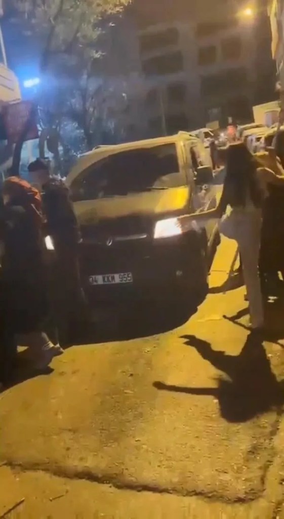 Gaziosmanpaşa'da Kadına Şiddet İddiası Mahalleliyi Ayağa Kaldırdı