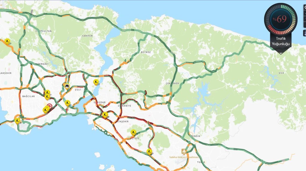İstanbul'da Yağmur Trafiği Felç Etti