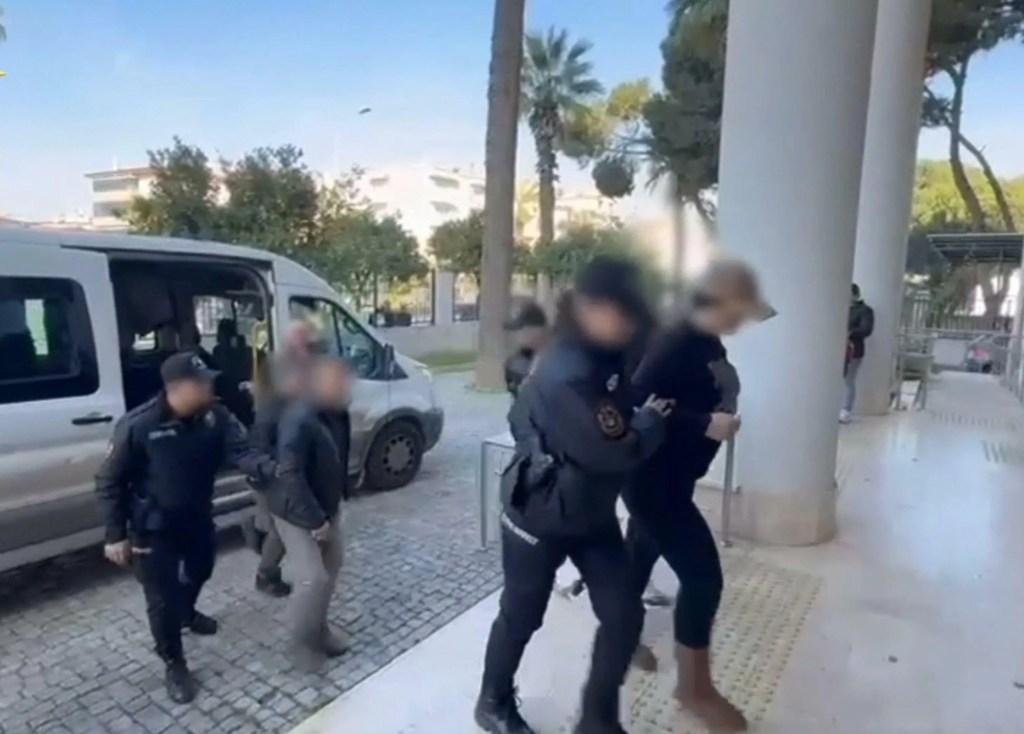 İzmir'de Uyuşturucu Operasyonu: 18 Kişi Tutuklandı